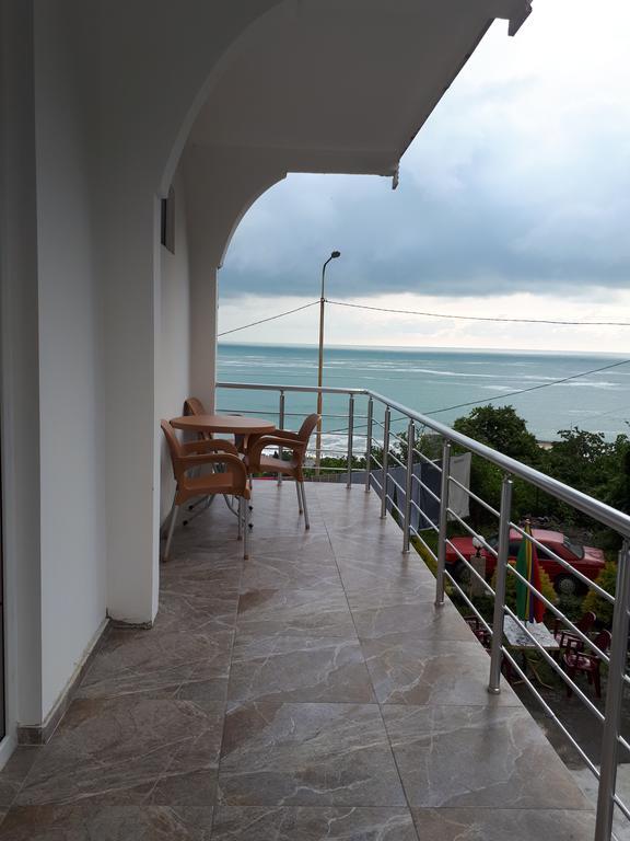 Rezo'S House Hotel Kvariati Bagian luar foto