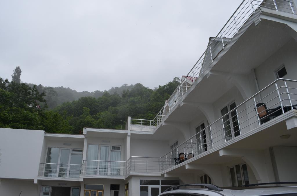 Rezo'S House Hotel Kvariati Bagian luar foto