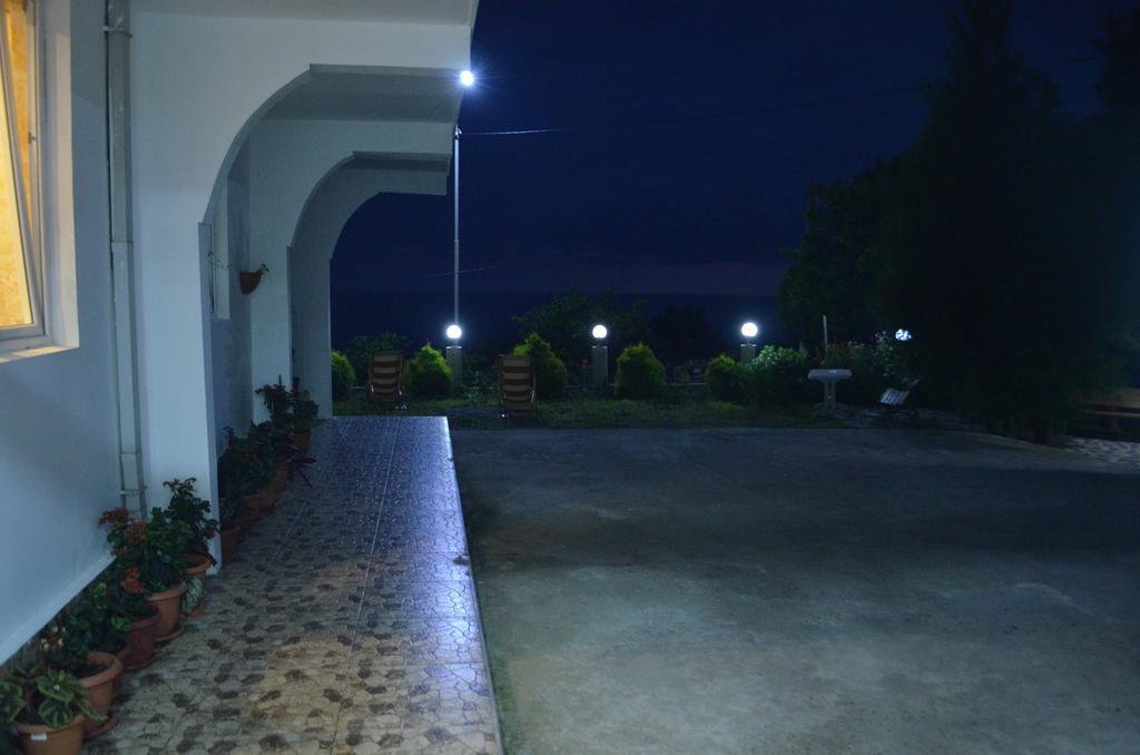 Rezo'S House Hotel Kvariati Bagian luar foto