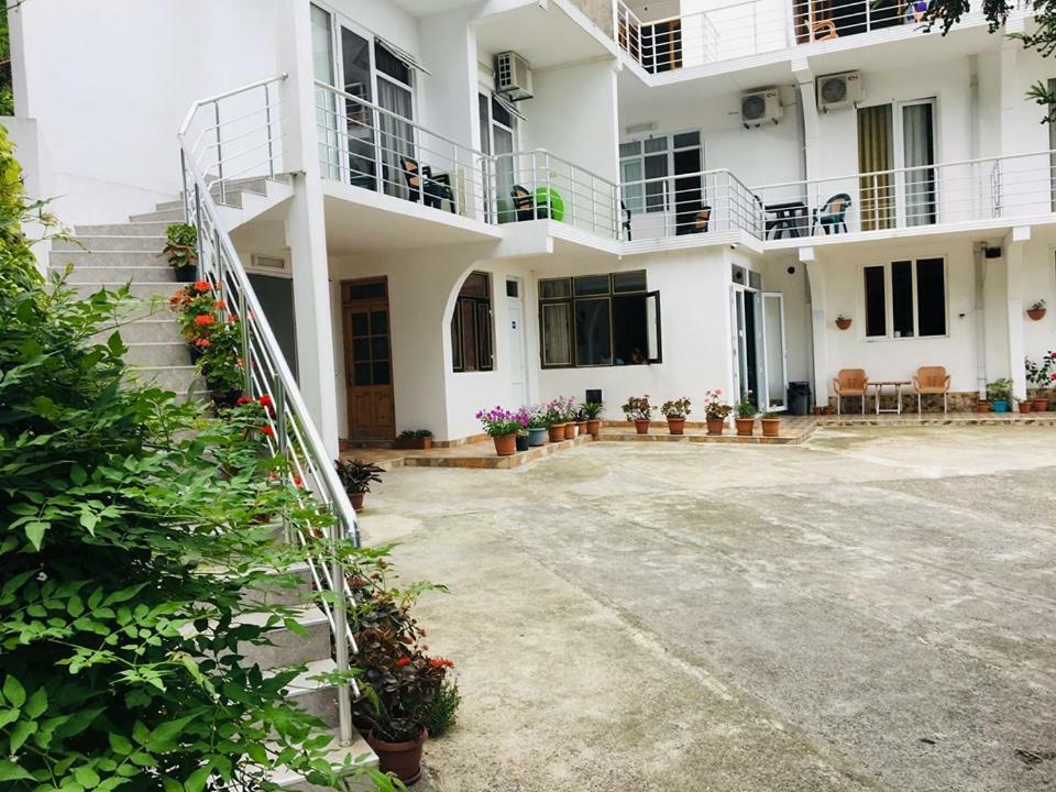 Rezo'S House Hotel Kvariati Bagian luar foto