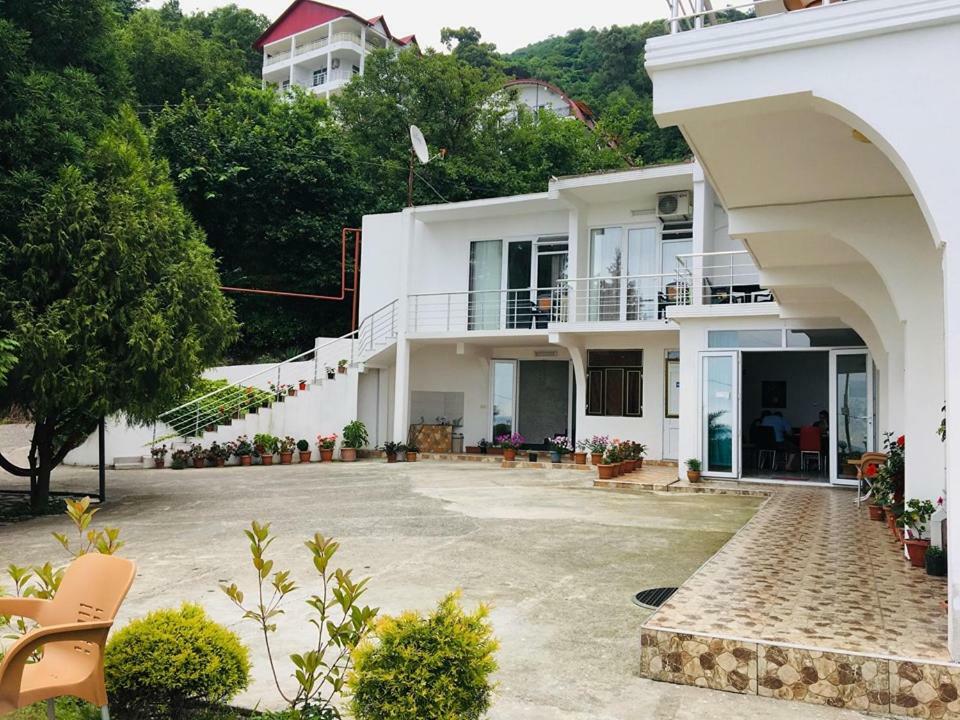 Rezo'S House Hotel Kvariati Bagian luar foto